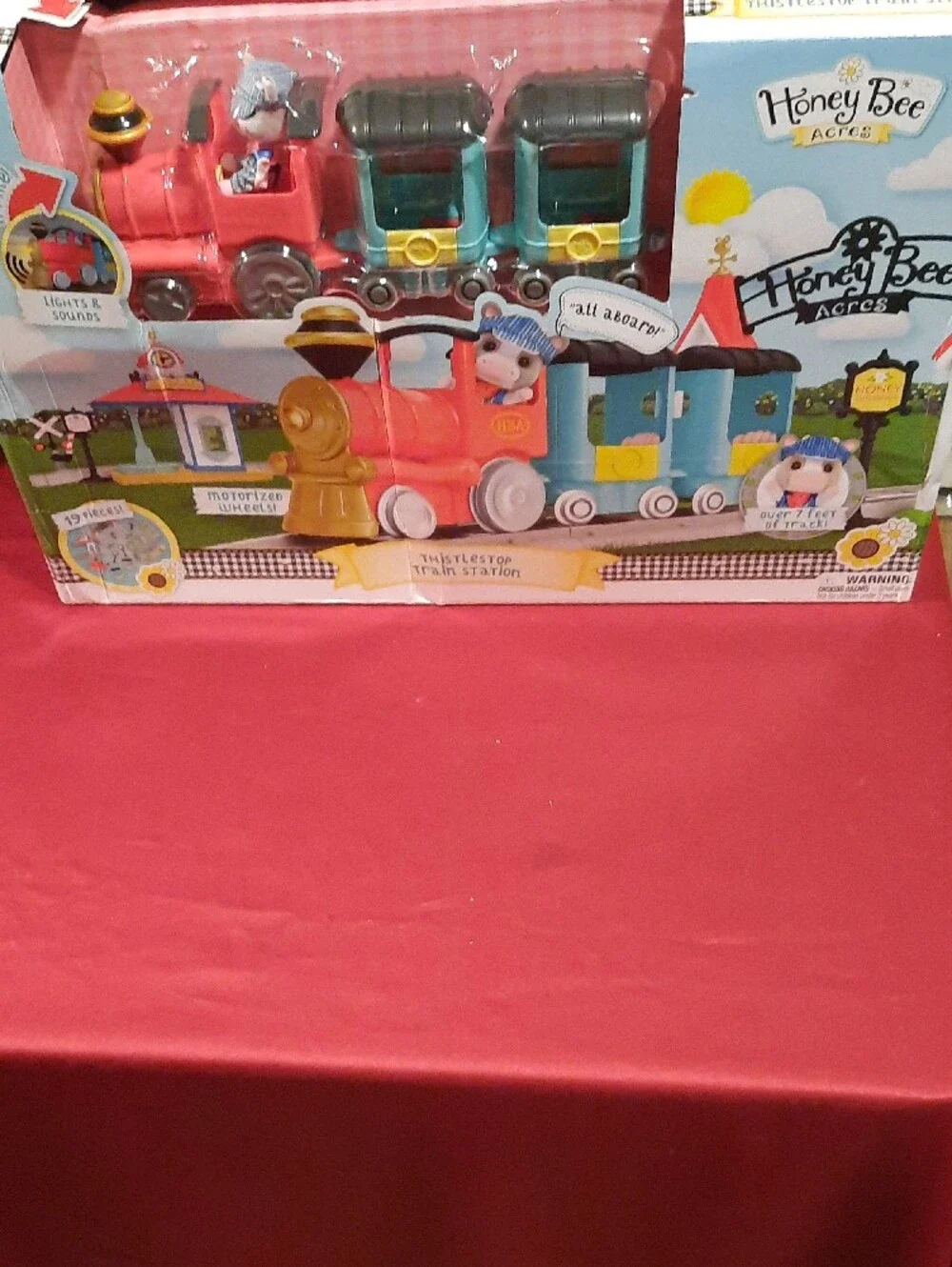 Honey Bee Acres Thistlestop Electric Train Station Set with Lights & Sounds 7ft